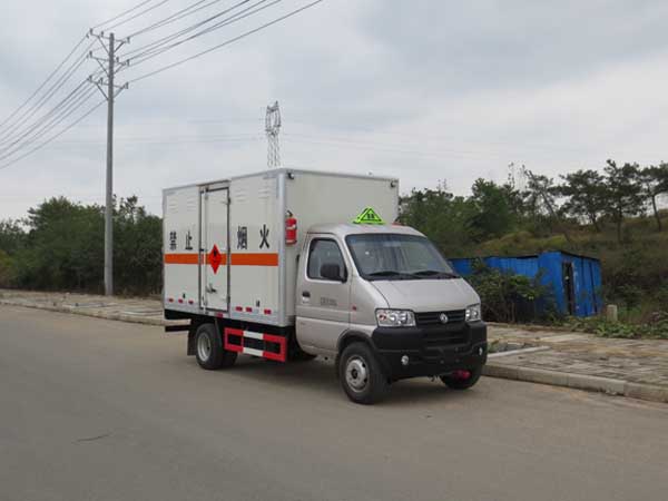 东风小型易燃气体厢式运输车（国五）